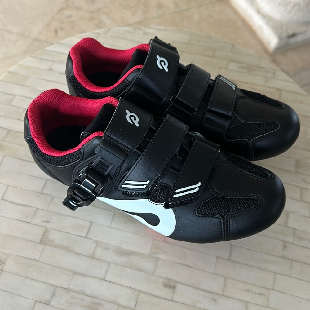 Peloton Cleats Like New! I usually wear a size 7 and these fit like a glove